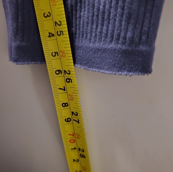 Lululemon seamless yoga leggings with mesh style bottom - Picture 11 of 11